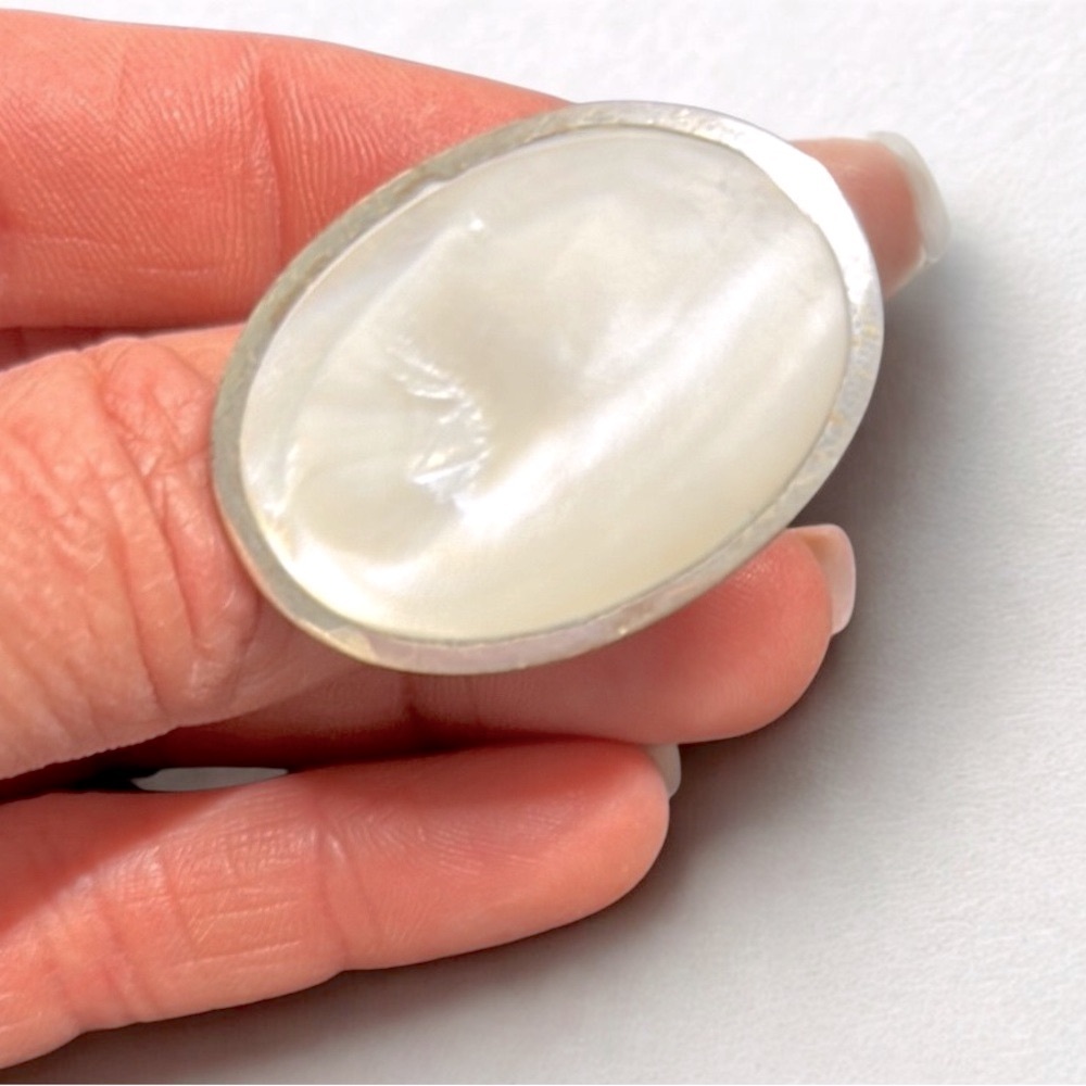 7.25 Statement Sterling Silver Oval mother‎ of pearl Ring